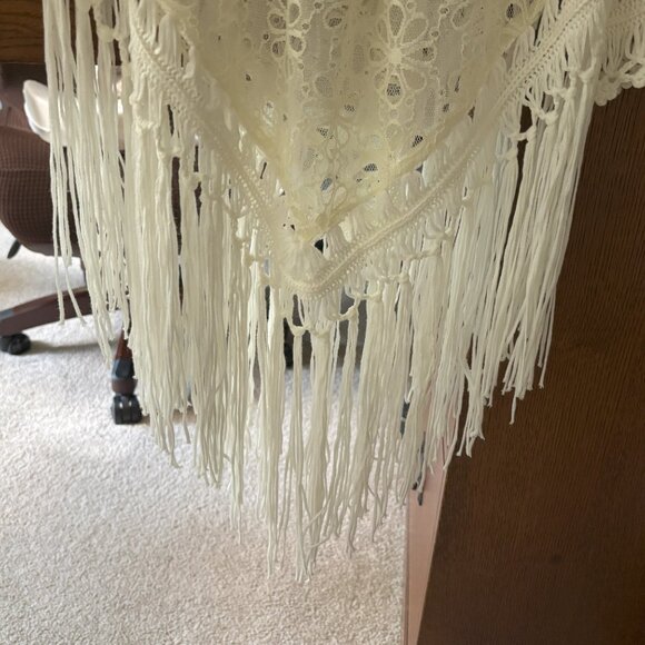 Pretty Combination Crochet and Lace Pull Over Women's Top.  Size Small - Picture 2 of 3